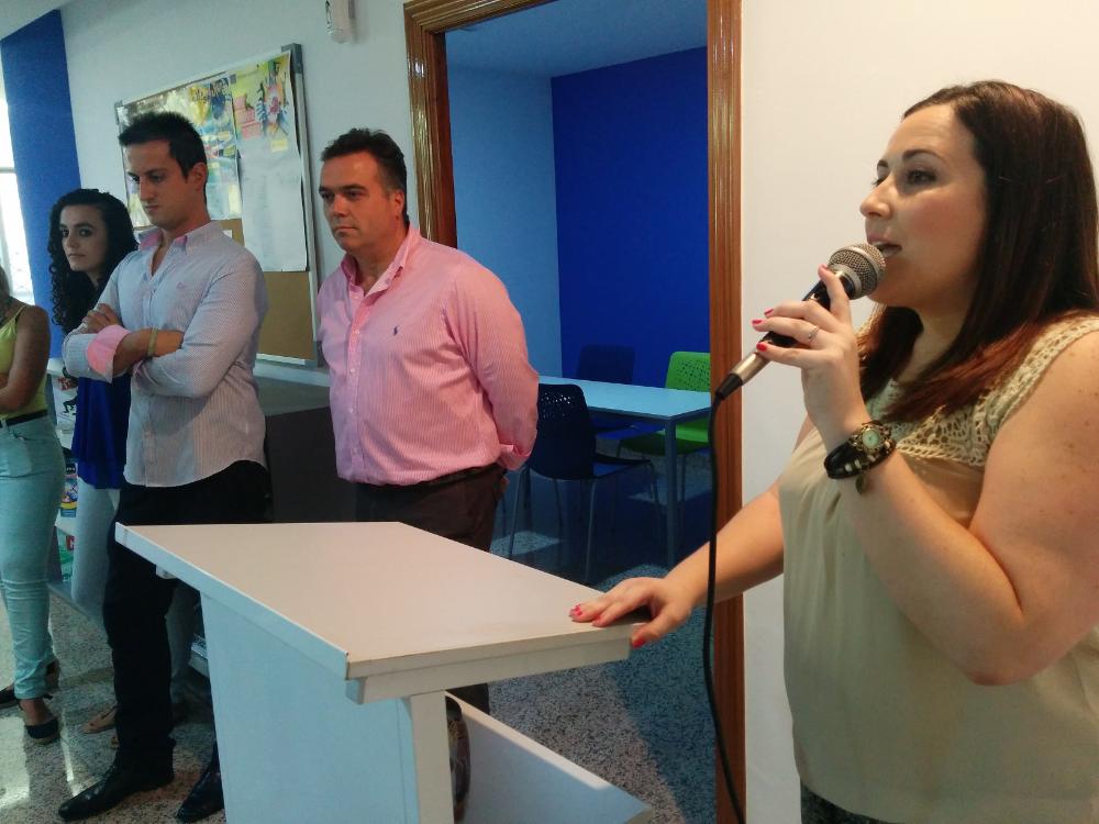 Imagen El alcalde, Manuel García, inaugura una ludoteca juvenil, una alternativa de ocio para los jóvenes de la localidad