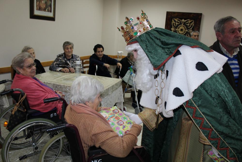 Imagen Los Reyes Magos visitan los conventos y a sus ancianos