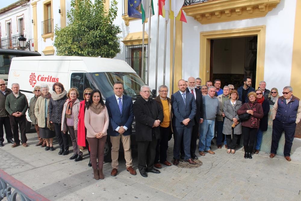 Imagen Cáritas Parroquial ya cuenta con una furgoneta donada por colectivos públicos y privados.