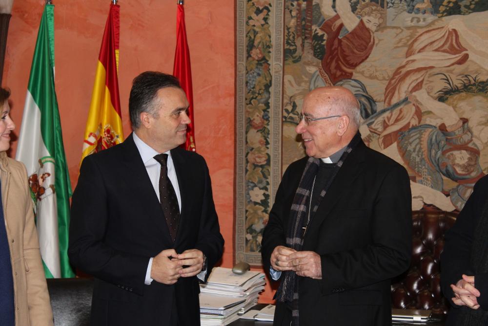 Imagen El obispo de Huelva visita el Ayuntamiento en su estancia pastoral a La Palma