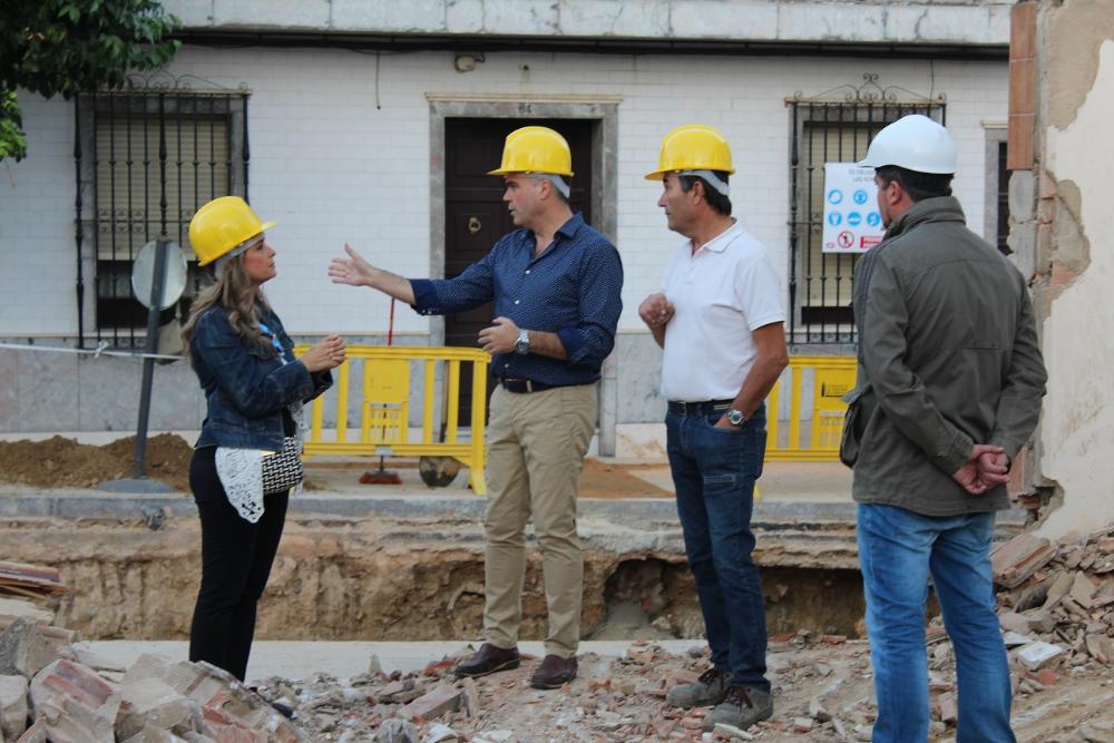 Imagen El alcalde, Manuel García Félix, visita las obras de la calle María Auxiliadora
