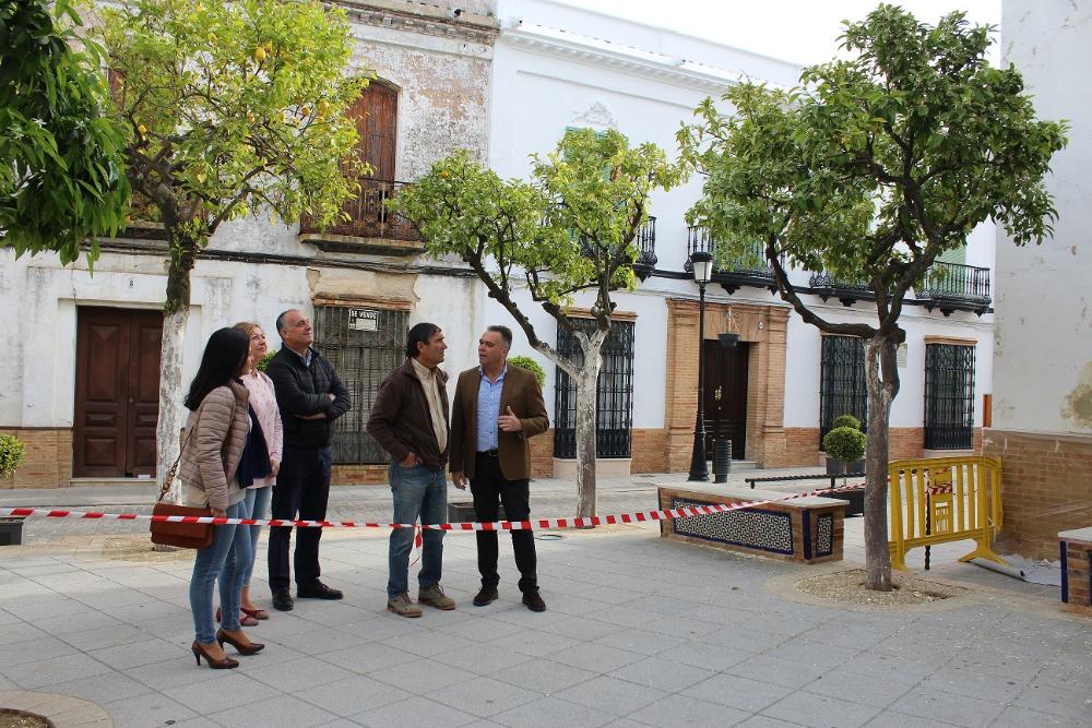 Imagen El Ayuntamiento y la Parroquia comienzan a restaurar la fachada de la Iglesia del Valle