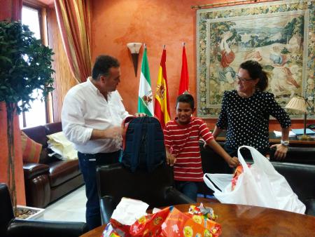 Image El alcalde da la bienvenida a los 3 niños saharauis acogidos por familias palmerinas que pasarán el verano en La Palma