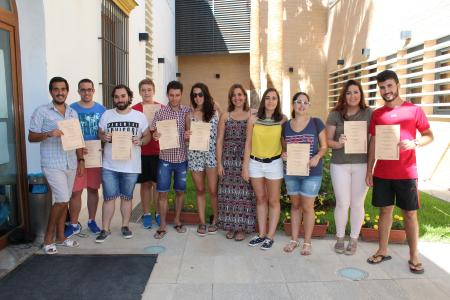 Image La concejala de Juventud, Mónica Dorado, entrega los diplomas del curso de alemán