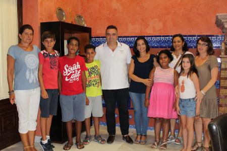 Image El alcalde recibe a los tres niños saharauis acogidos por familias palmerinas este verano