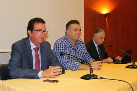 Imagen El alcalde, Manuel García, destaca la apuesta del Gobierno de la Nación por los regadíos onubenses.