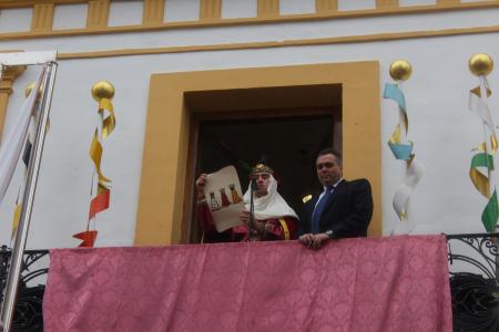 Imagen El alcalde entrega la llave de la villa al Heraldo de los Reyes Magos
