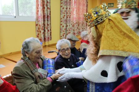 Imagen Los Reyes Magos visitan los conventos y a sus ancianos