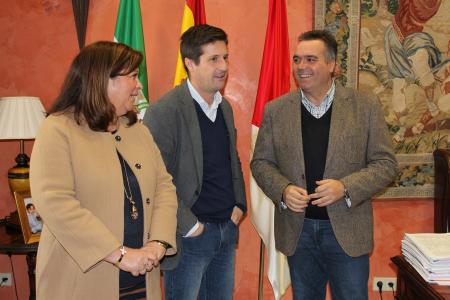 Imagen El alcalde se reúne con parlametarios andaluces para que el proyecto de la Vía Verde del Tinto sea apoyado por la Junta de Andalucía