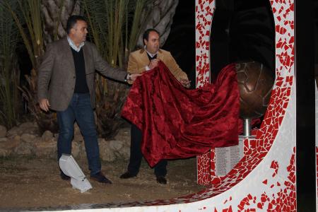 Image El Ayuntamiento inaugura un monumento dedicado al Centenario de La Palma C.F.