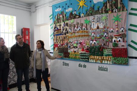 Imagen El colegio Manuel Siurot inaugura un tapiz homenaje a La Palma y a Andalucía.