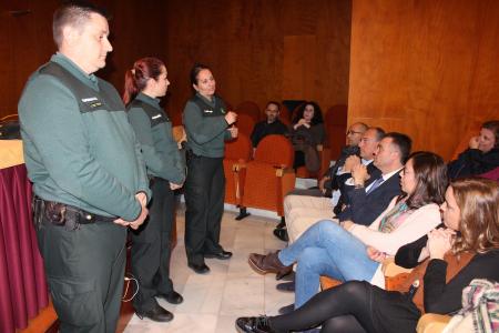Imagen La Guardia Civil imparte una didáctica charla sobre violencia de género
