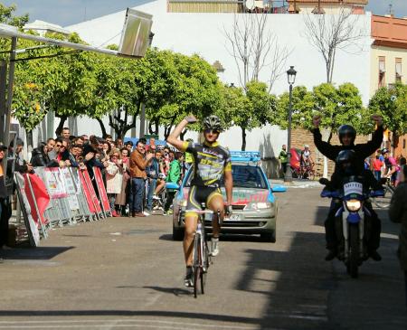 Image Recital de equipo local Monferve-Bicicletas-Valdayo La Palma en su casa