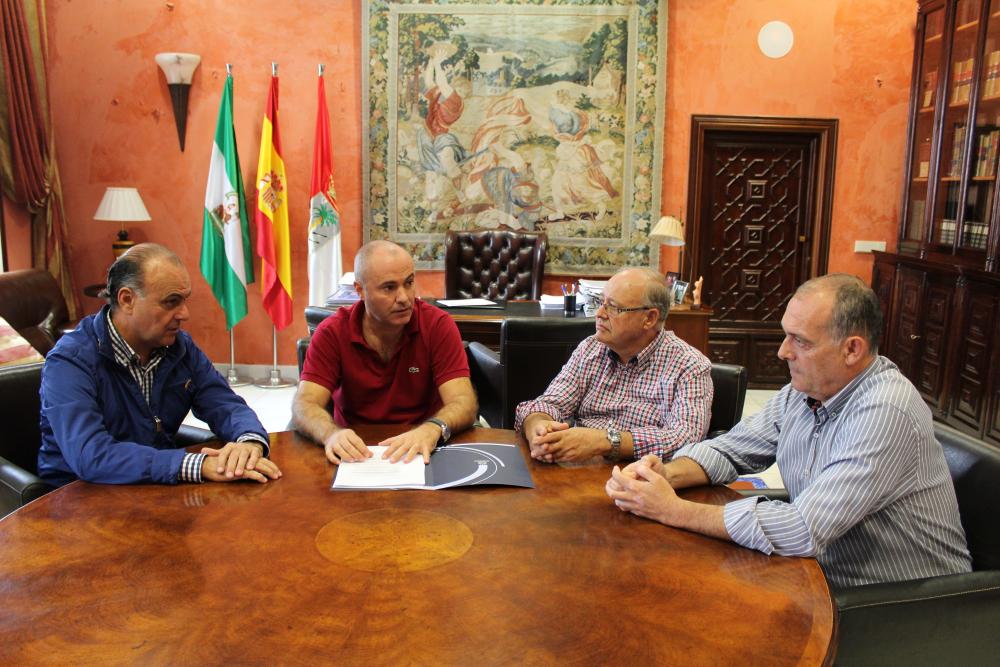 Imagen El Ayuntamiento se reúne con Apyme La Palma para informarles de las  exenciones fiscales municipales