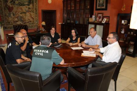 Image Ayuntamiento, Guardia Civil y Policía Local se reúnen para analizar los casos de violencia de género.