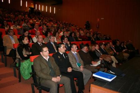 Image Multitudinaria Asamblea de Hermandades del Rocío en el Teatro España