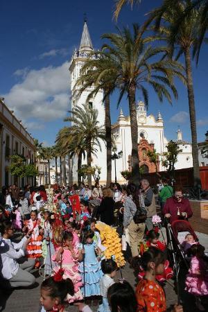 Image Cuatrocientos niños participan en las Cruces de Mayo Infantiles