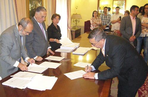 Imagen El subdelegado entrega al Ayuntamiento de La Palma la documentación de los fondos del PROFEA