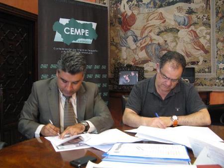 Imagen Ayuntamiento y CEMPE firman un acuerdo para el fomento de la economía social y el autoempleo
