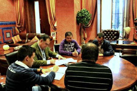 Image El Ayuntamiento ratifica con la firma de un convenio su decidida apuesta por el Club La Palma Fútbol Sala