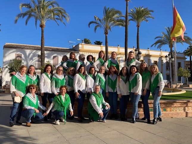Imagen El grupo del Taller de danza celebrando el día de Andalucía