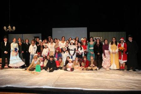 Imagen Lleno en el Teatro España para presenciar la obra 'Un cuento de Navidad'