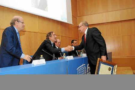Image Antonio Pino recibe la Distinción de Oro de la FOE por su labor en favor de las organizaciones empresariales