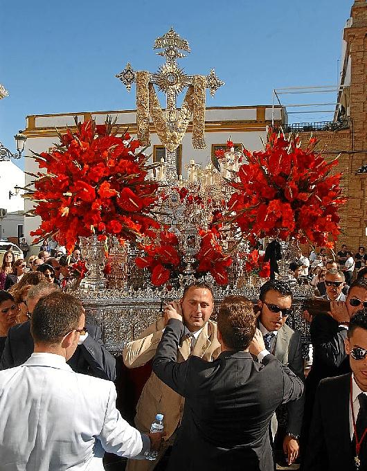 Imagen La Santa Cruz de la Calle Sevilla encuentra el respaldo del pueblo de La Palma
