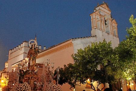 Image Intenso recorrido procesional de María Auxiliadora por las calles de La Palma