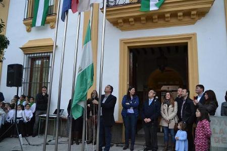 Imagen El alcalde iza la bandera de Andalucía y conmemora el Día de la comunidad