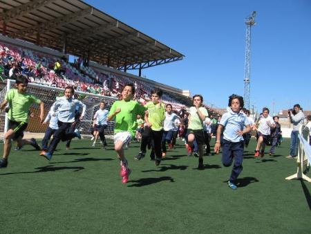 Imagen Los escolares participan en las miniolimpiadas organizadas por la concejalía de deportes